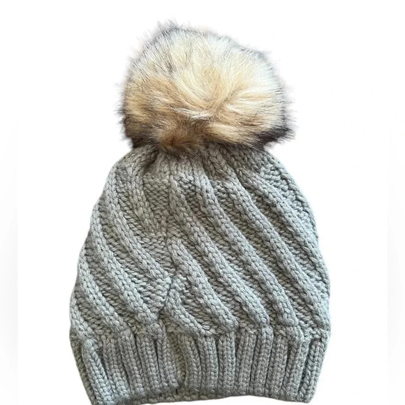 Gray pompom beanie BB collection - Picture 2 of 5
